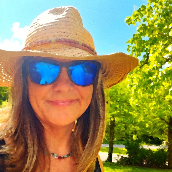 Meet your Posher, Michelle - Picture 1 of 1